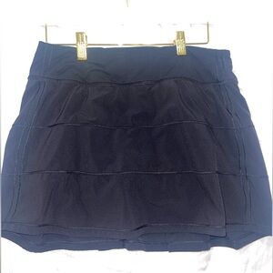 Lululemon size 6 tall skirt